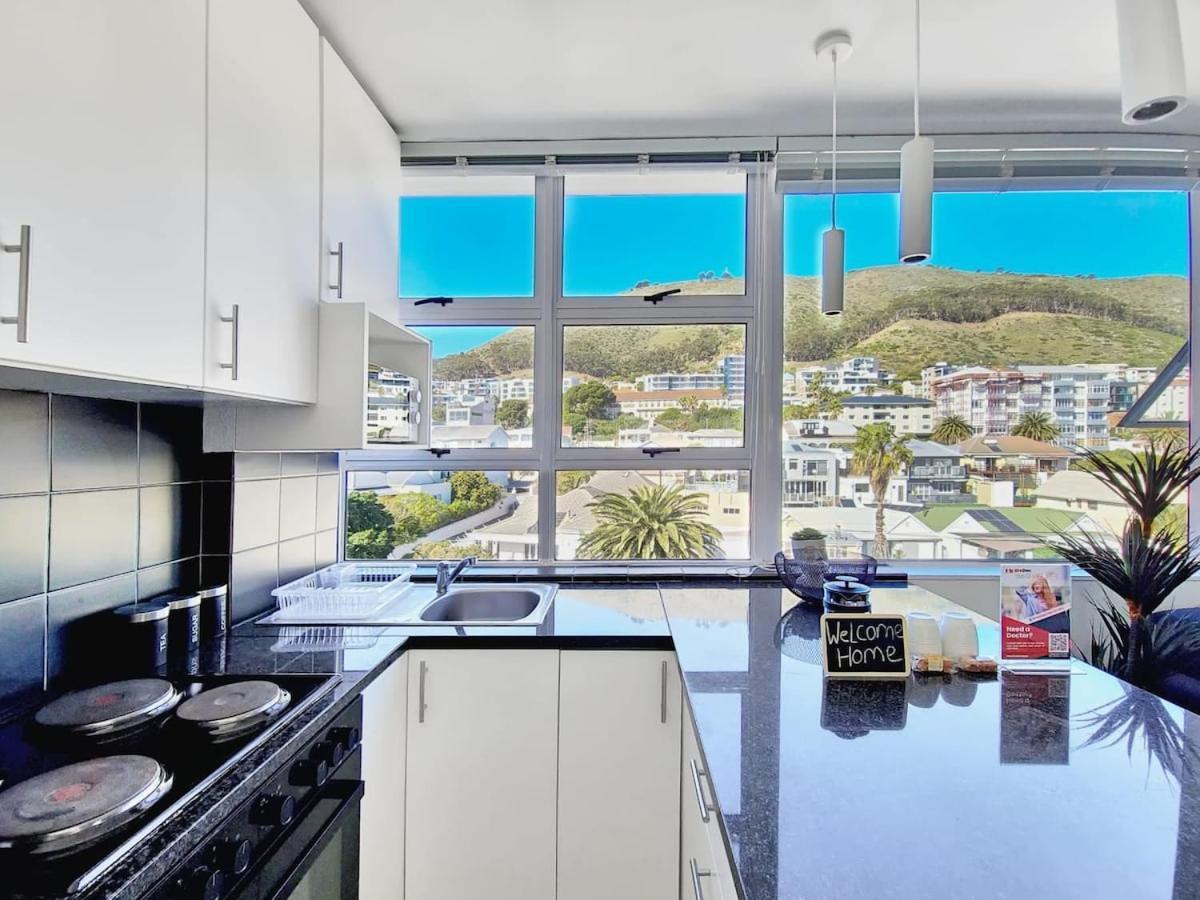 Secure Sea Point With Mountain Views Kaapstad